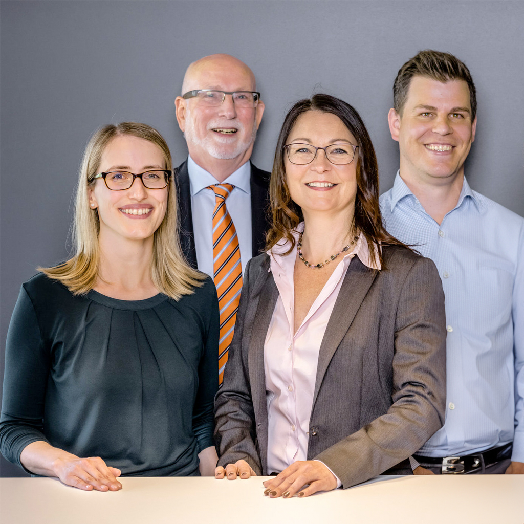 Wirtschaftsprüfung – Das Team von Löwen GmbH an einem Tisch